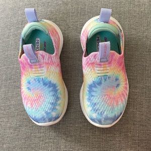 NWOT Sketchers slip on sneakers Size US 5